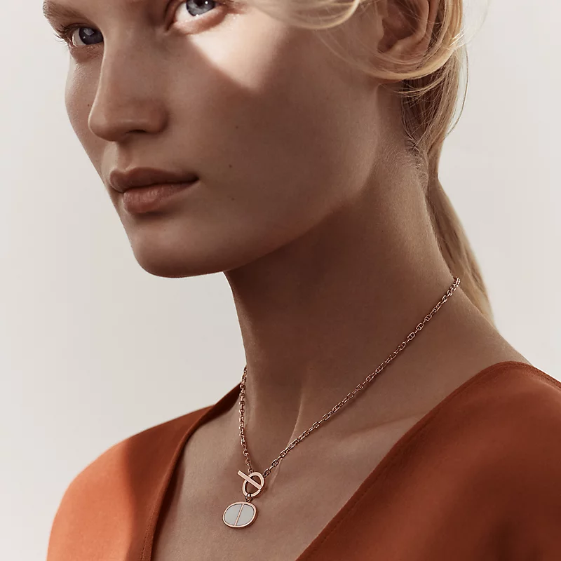 エルメス シェーヌダンクル ヴェルソ ネックレスの新着