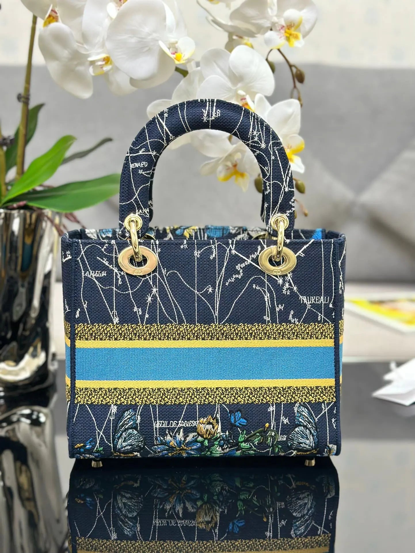 クリスチャン ディオール ミディアム レディ D ライト バッグ