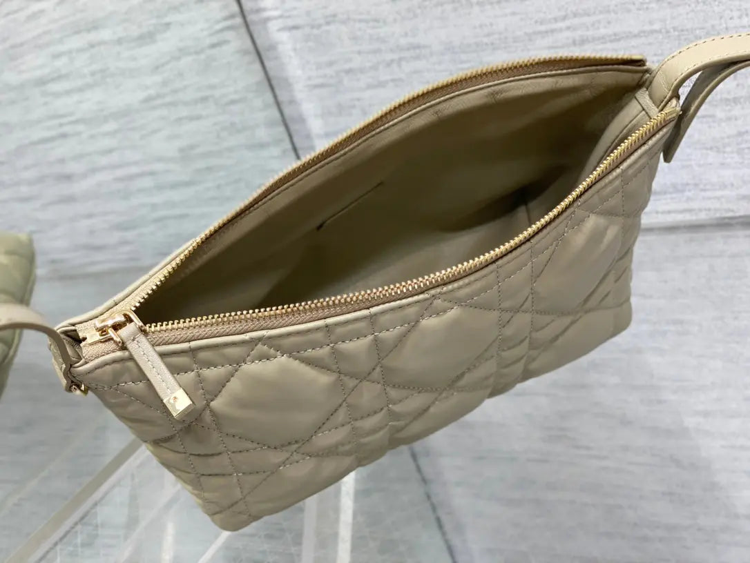 クリスチャン ディオール ミディアム トラベル ディオール ノマド ポーチバッグ