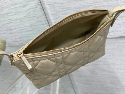 クリスチャン ディオール ミディアム トラベル ディオール ノマド ポーチバッグ