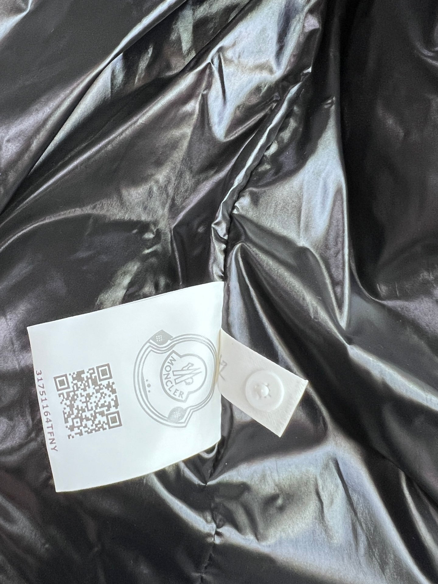 【MONCLER旗艦店】（モンクレール） ダウンジャケット ご好評に付き再入荷！