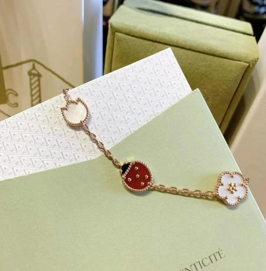 ヴァン クリーフ＆アーペル 四つ葉のクローバー てんとう虫ブレスレット