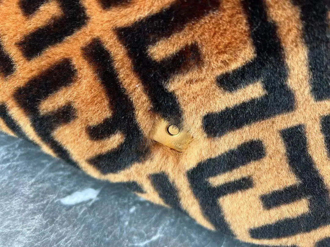 フェンディのウールバゲットバッグ