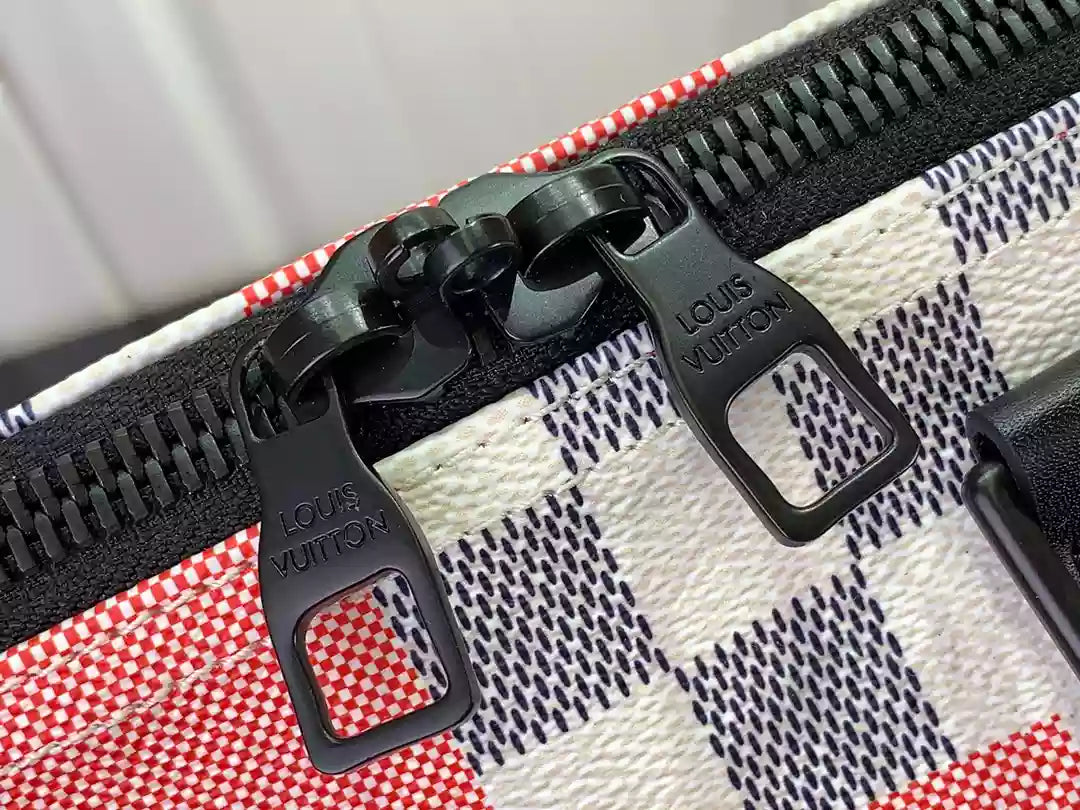 LV キーポル バンドリエール 50 レッドブルー ダミエ フラッグ コーティングキャンバス – LW179