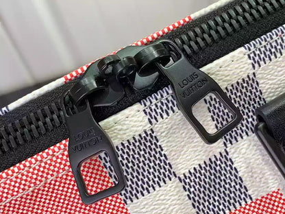 LV キーポル バンドリエール 50 レッドブルー ダミエ フラッグ コーティングキャンバス – LW179