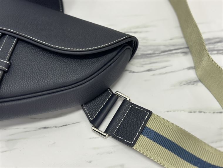 ディオール メンズ サドルバッグ – DIO041