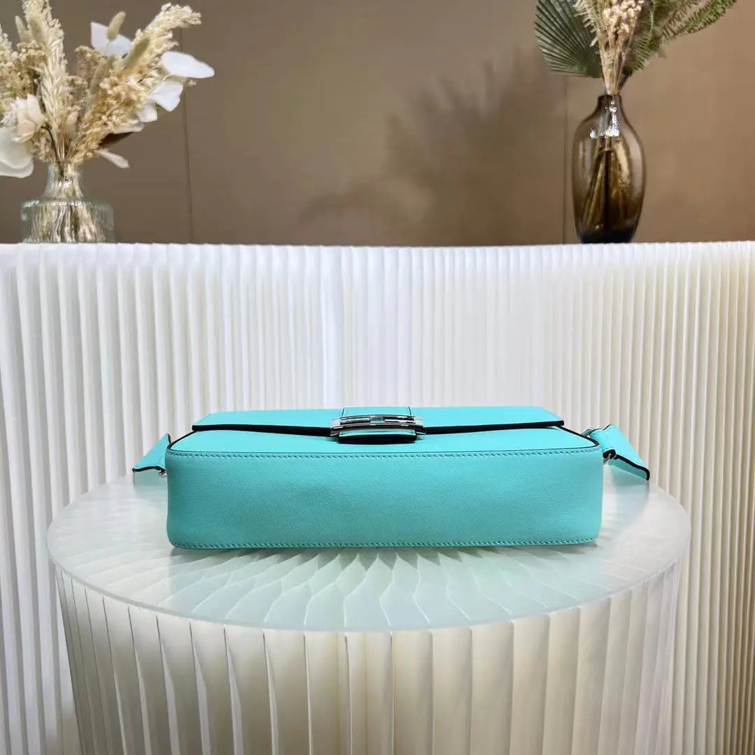 フェンディ x ティファニー ティファニーブルーTMレザーバゲットバッグ