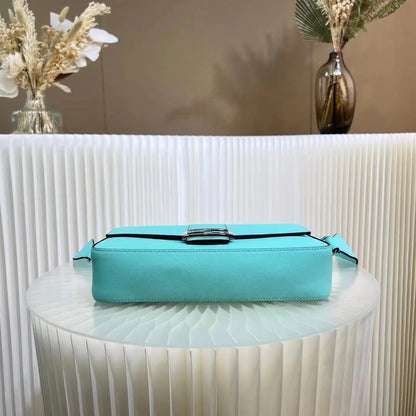 フェンディ x ティファニー ティファニーブルーTMレザーバゲットバッグ